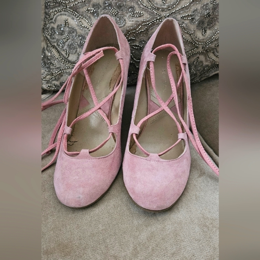 🌟Adrienne Vittadini Pink Suede Ballet Style Wedge Heels Size 8.5🌟